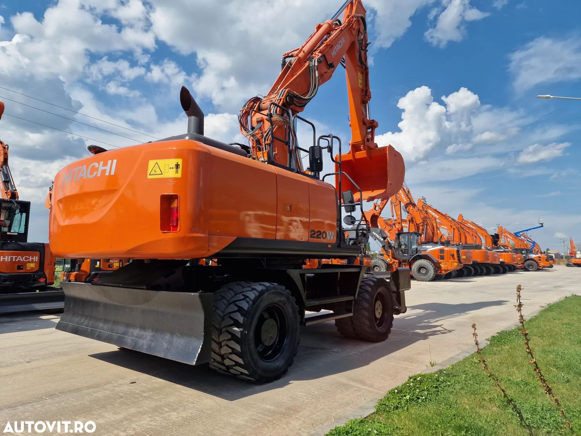 Hitachi ZX220W-6, 22tone, 2019, 4.844h, Cupa NOUA 1,3mc, LAMA si CALE, 3 BRATE excavare, Inst picon, a doua inst hidr, Gresare automata, posibilitate leassing 4 ani, CA NOU, PROMOTIE 109.900 EUR+Tva - 1