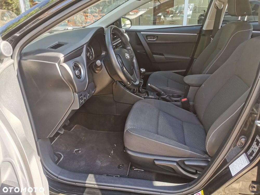 Toyota Corolla - 12