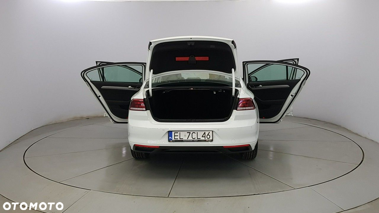 Volkswagen Passat 2.0 TSI Business DSG - 12
