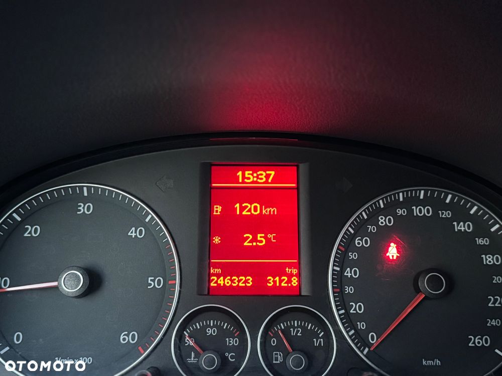 Volkswagen Touran 2.0 TDI R-Line Edition - 11