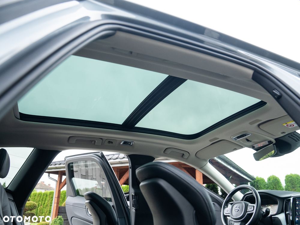 Volvo XC 60 D4 AWD Geartronic RDesign - 28