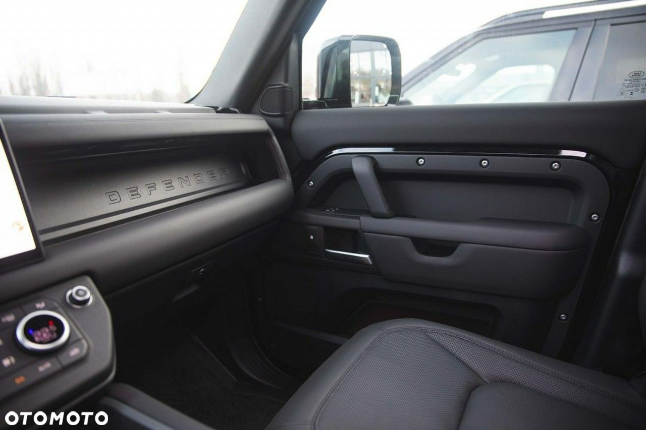 Land Rover Defender - 22