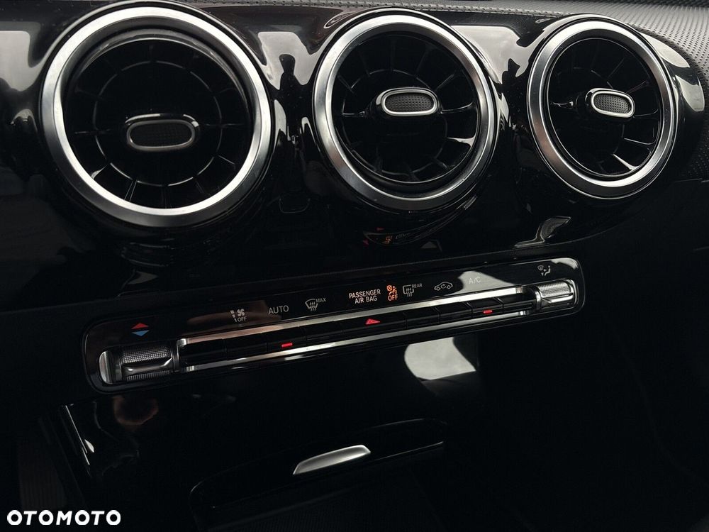 Mercedes-Benz CLA 200 7G-DCT - 26