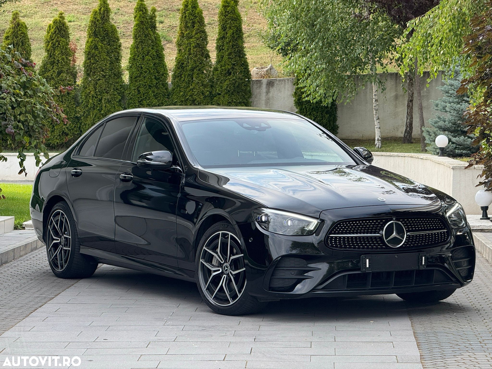 Mercedes-Benz E 300 9G-TRONIC AMG Line - 1