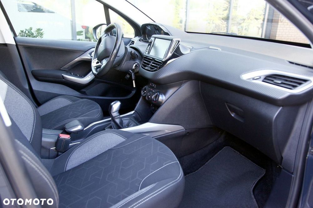 Peugeot 2008 1.2 Pure Tech Style S&S - 11