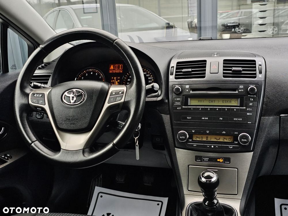 Toyota Avensis 1.8 Comfort - 10