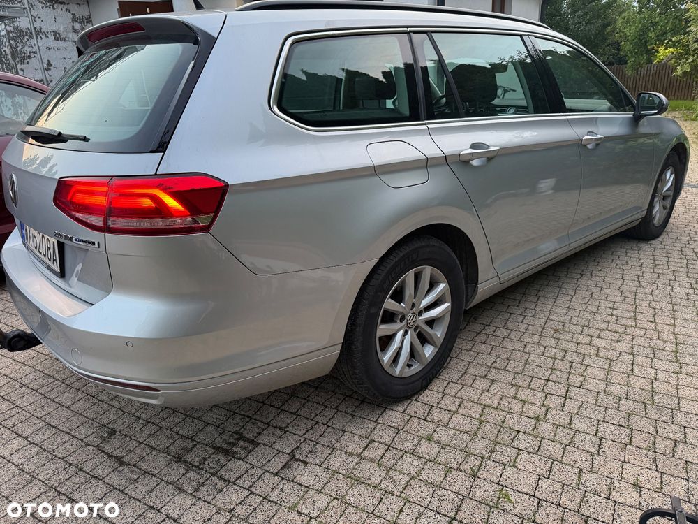 Volkswagen Passat 2.0 TDI SCR DSG Comfortline - 4