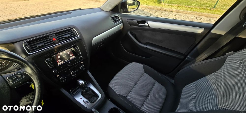 Volkswagen Jetta - 38