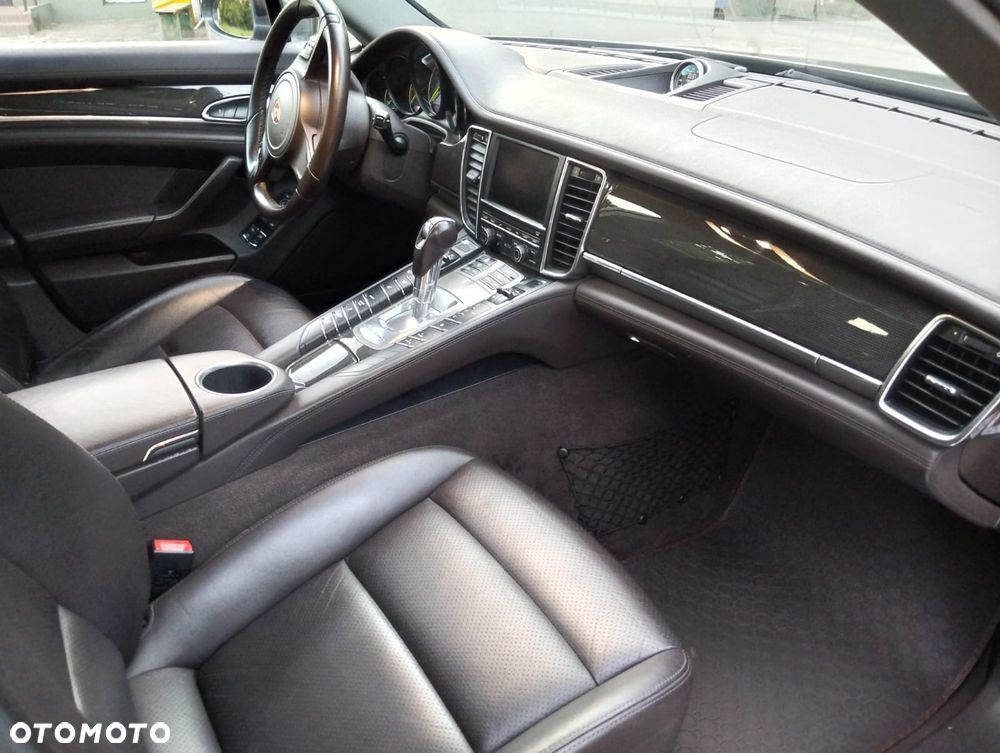 Porsche Panamera - 31