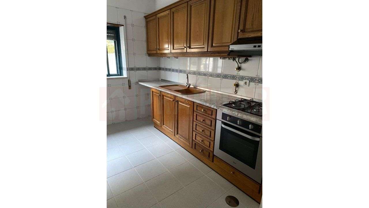 NO CIDRAL, ARRENDA-SE EXCELENTE APARTAMENTO T1 - Grande imagem: 4/21