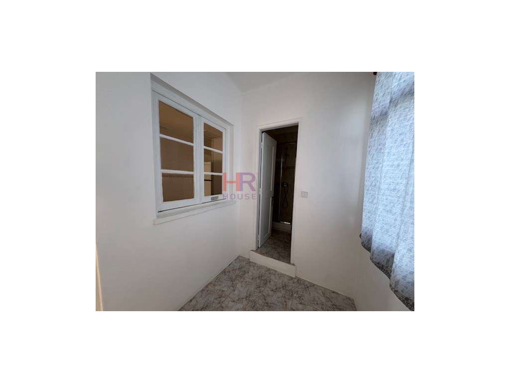 Arrenda-se moradia em banda. - Grande imagem: 4/16