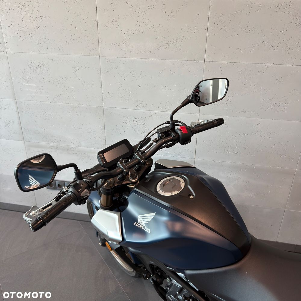 Honda CB - 12