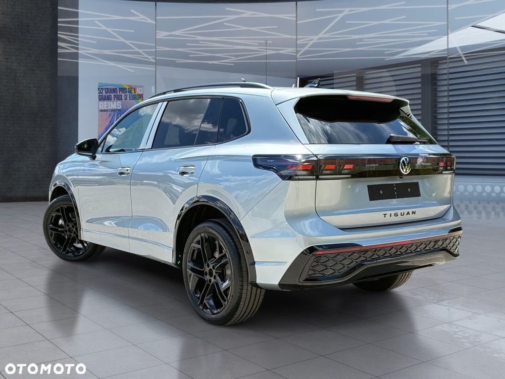 Volkswagen Tiguan - 11