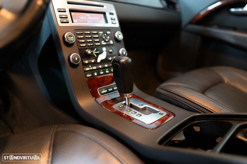 Volvo XC 70 D5 Summum Geartronic - 27