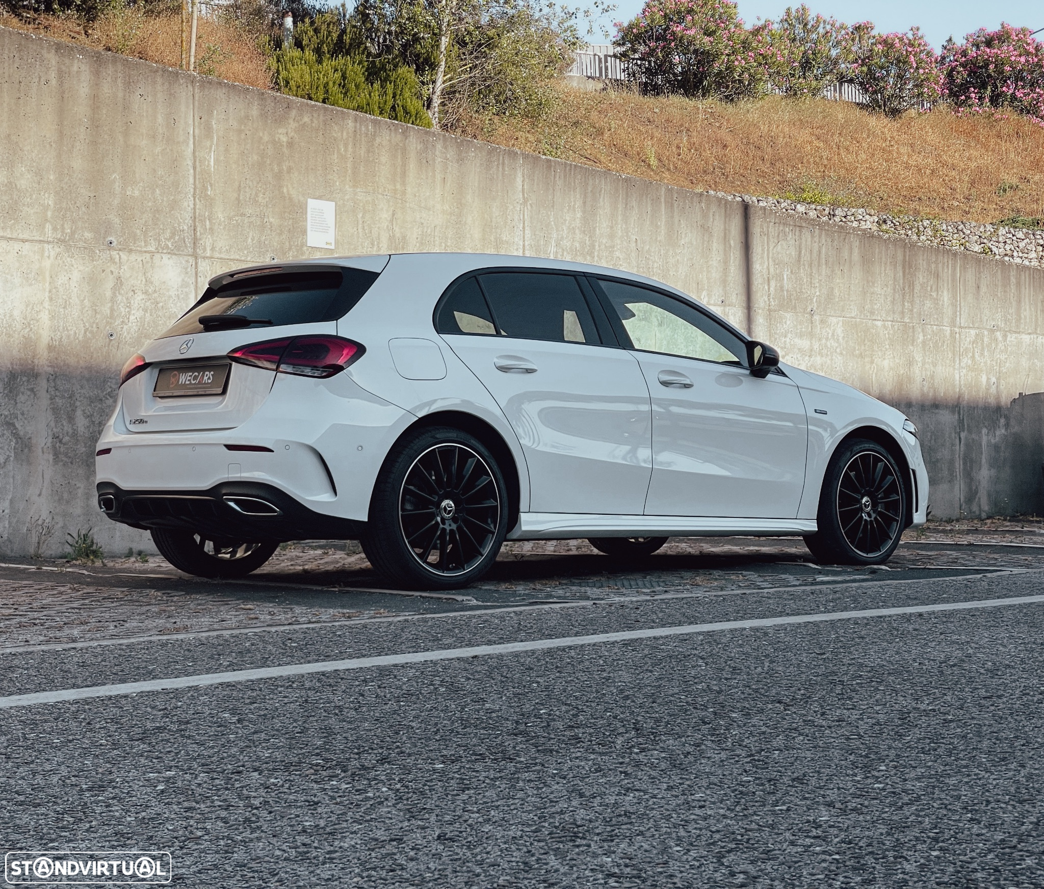 Mercedes-Benz A 250 e AMG Line - 8