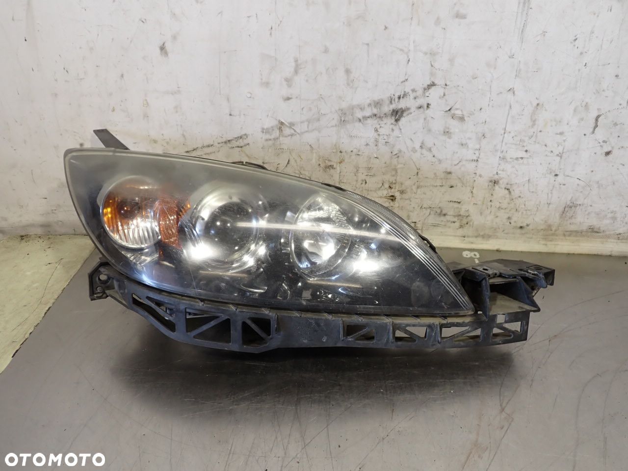 LAMPA PRAWA PRZEDNIA XENON MAZDA 3 1.6 - 1
