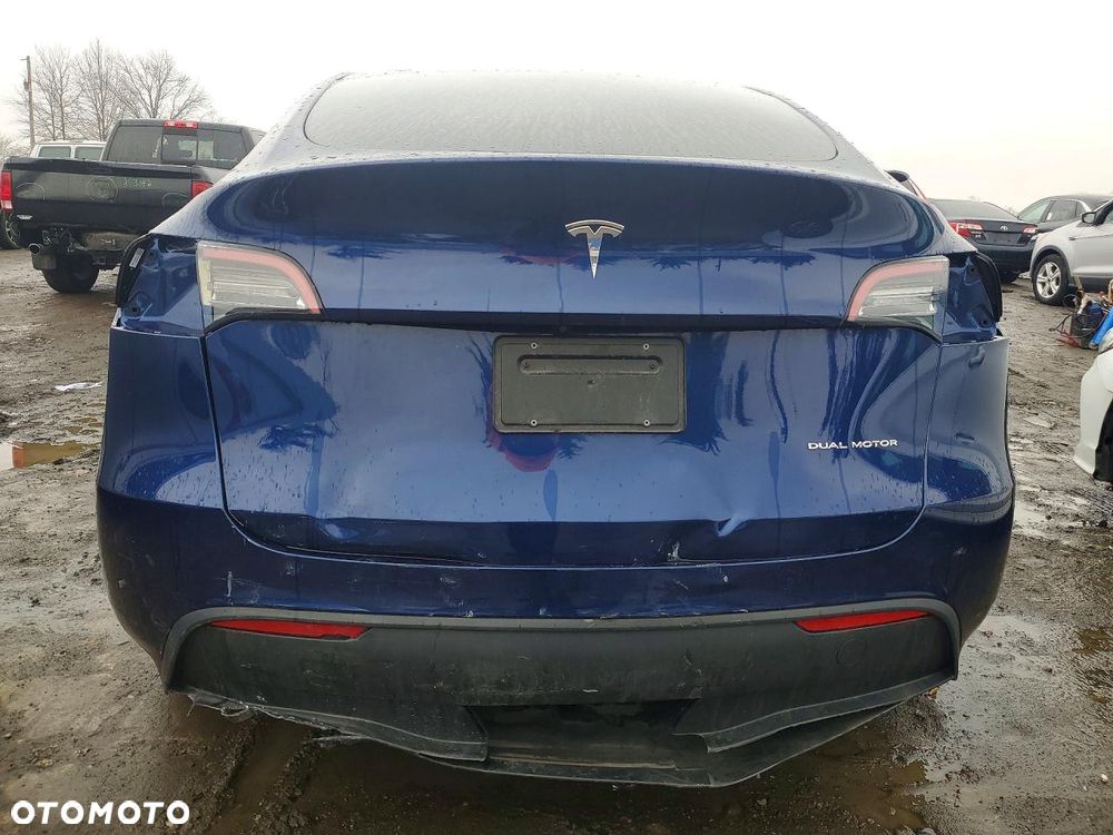 Tesla Model Y - 6
