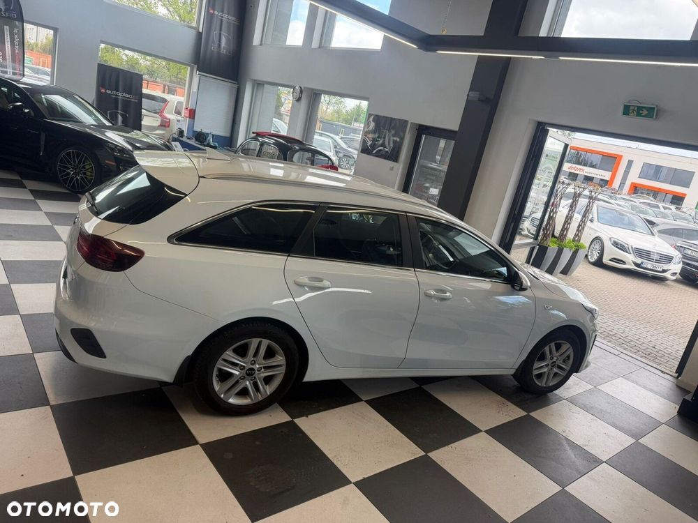 Kia Ceed - 10
