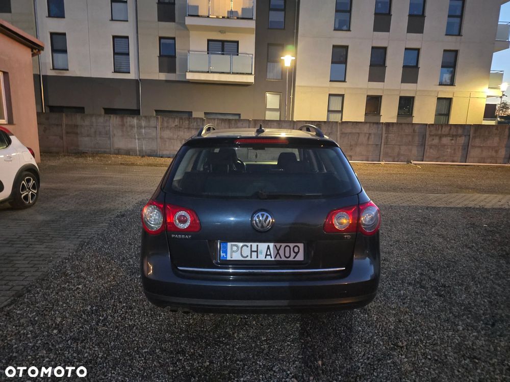 Volkswagen Passat 1.9 TDI DPF Sportline - 8