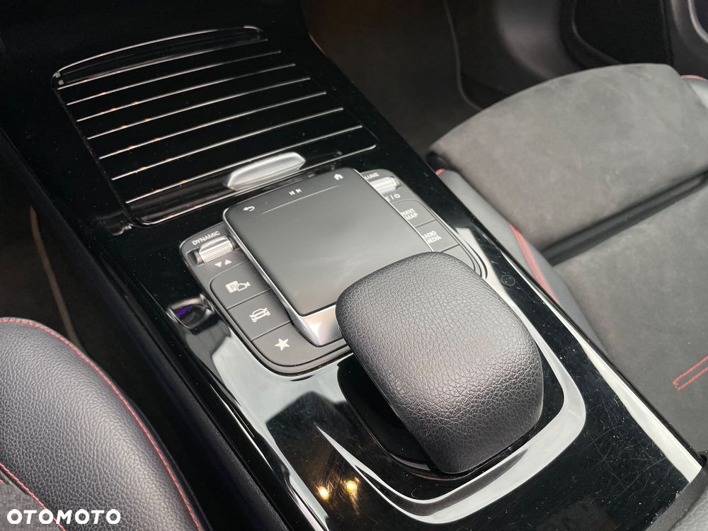 Mercedes-Benz CLA 200 7G-DCT AMG Line - 25