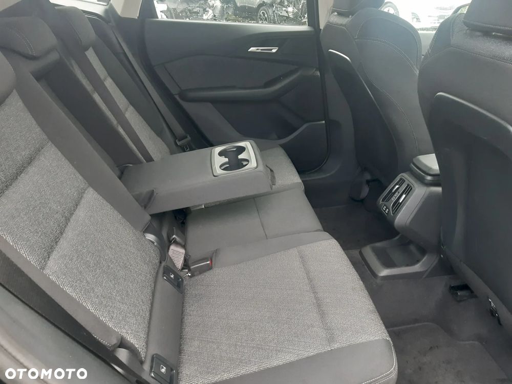 BMW Seria 2 218i Advantage - 14