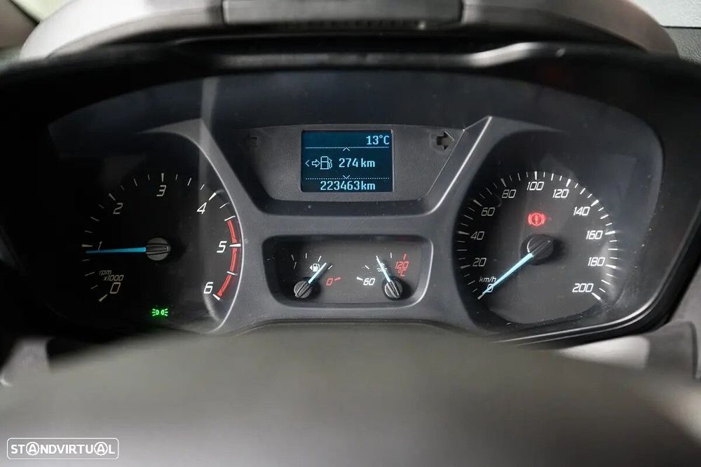 Ford Transit Custom Adaptada p/ 3 cadeiras de rodas - 35