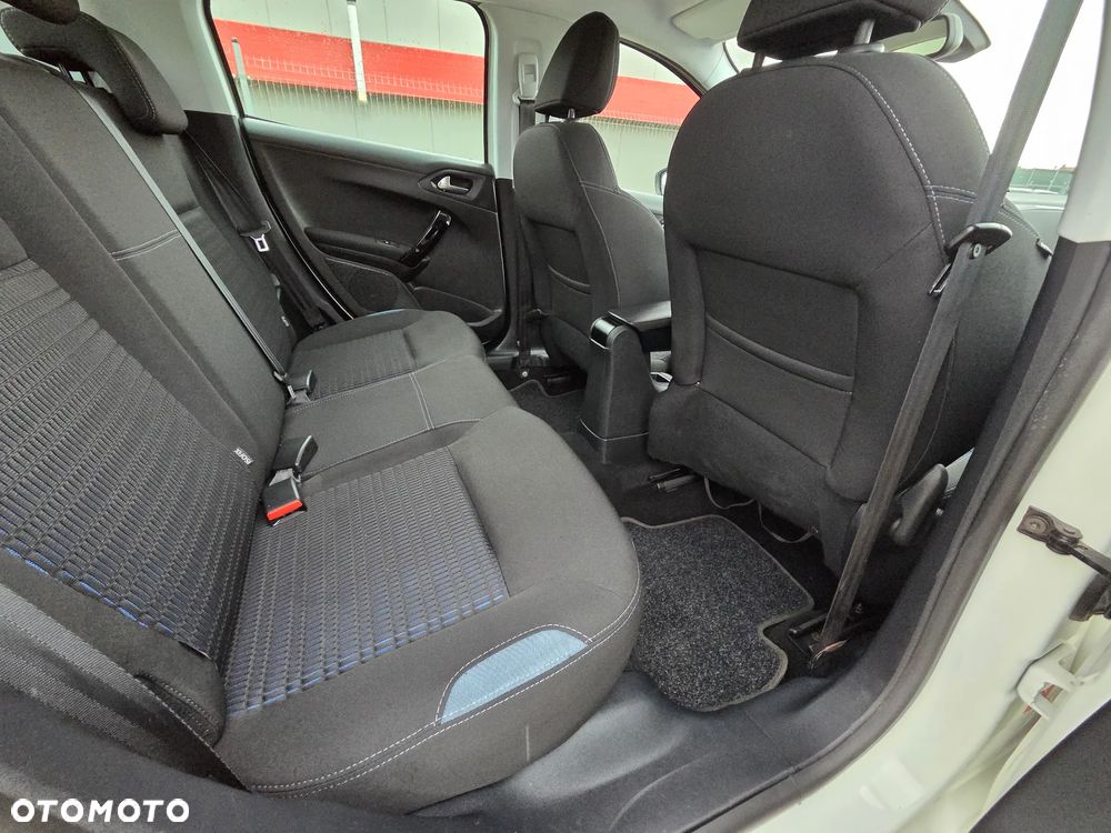 Peugeot 208 1.2 PureTech Allure - 24