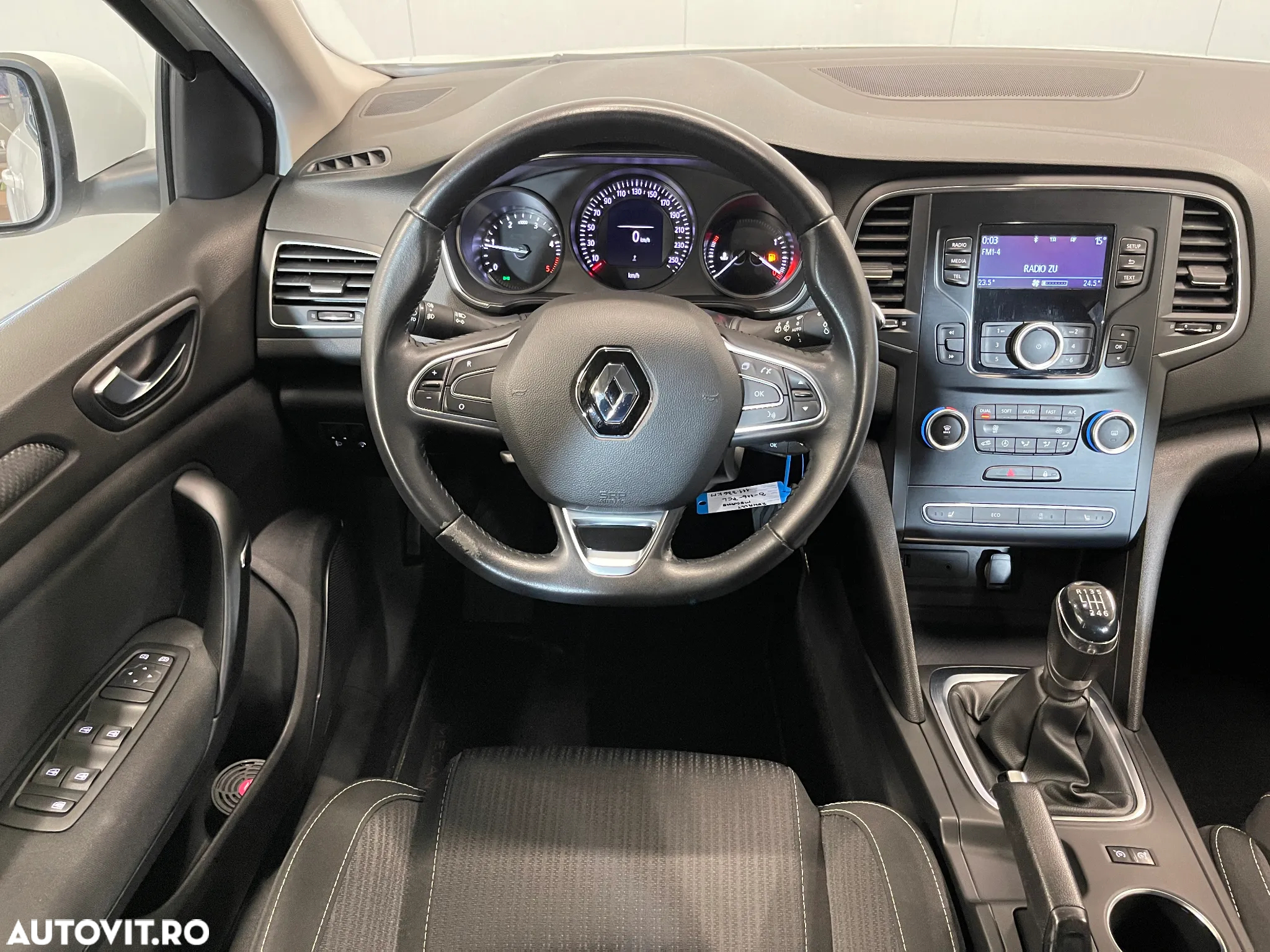 Renault Megane Blue dCi 116 Zen - 6