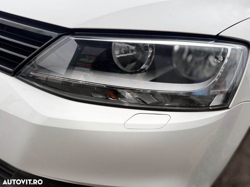 Volkswagen Jetta 1.6 TDI Comfortline - 21