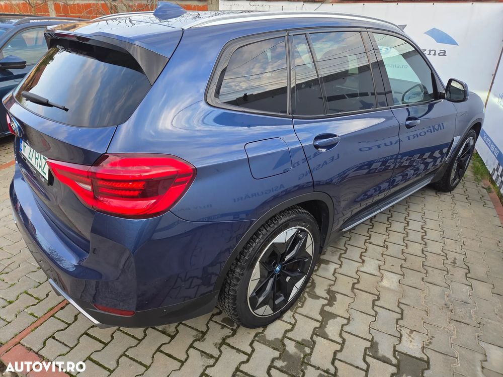 BMW iX3 - 11