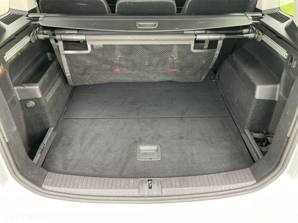 Volkswagen Touran - 17