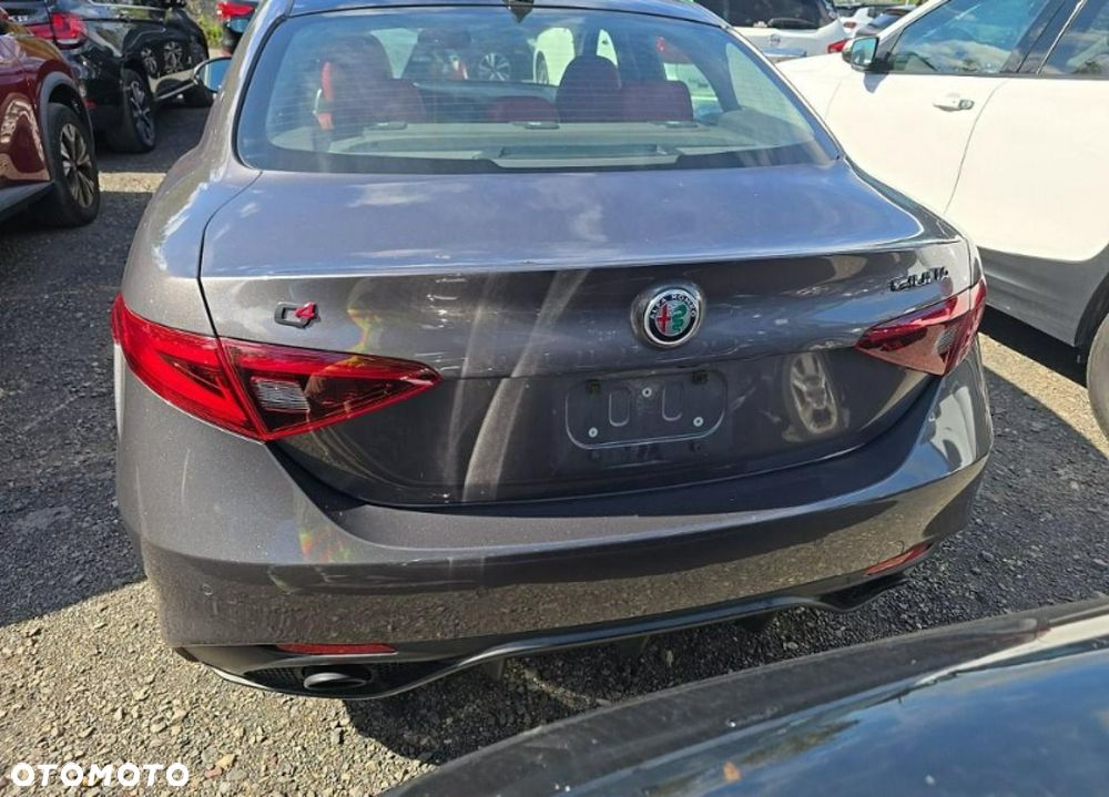 Alfa Romeo Giulia 2.0 Turbo TI Q4 - 4