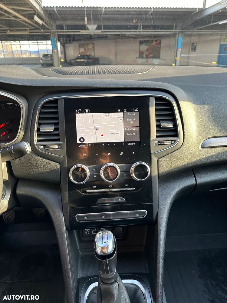 Renault Megane TCE 140 Techno - 15