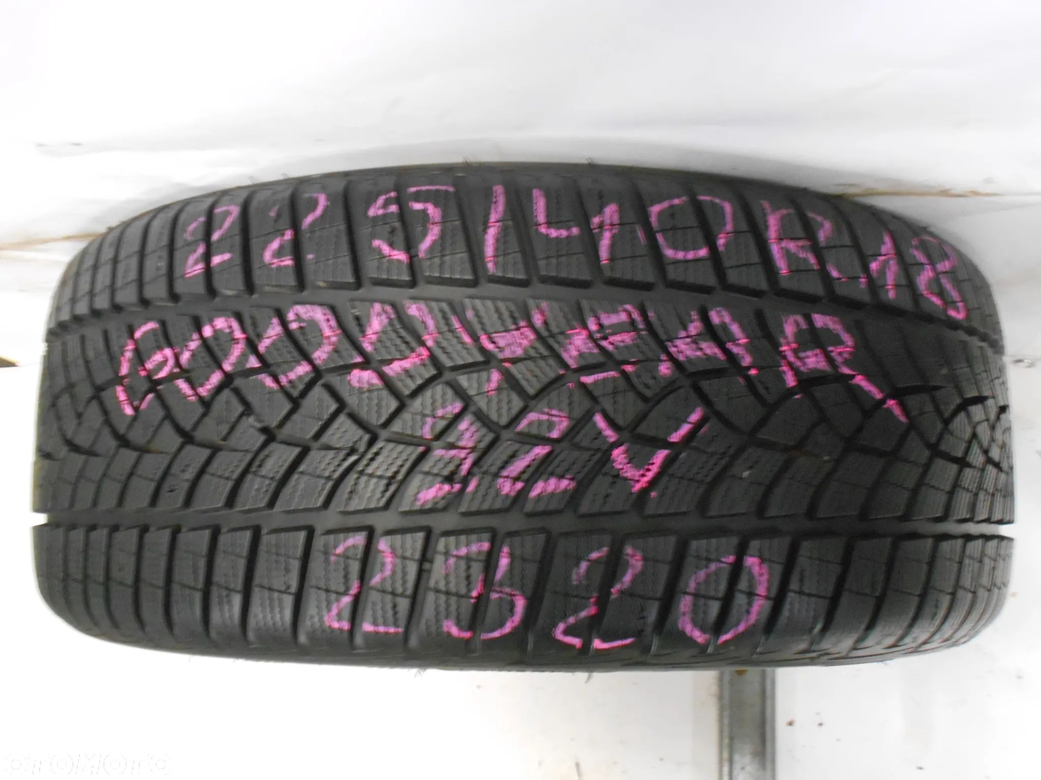 OPONA POJEDYNKA 225/40R18 GOODYEAR ULTRA GRIP PERFORMANCE + DOT 2320 9MM - 1