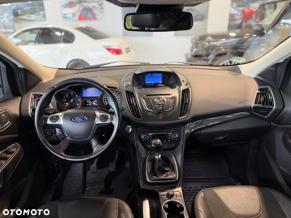 Ford Kuga 2.0 TDCi 2x4 Titanium - 25