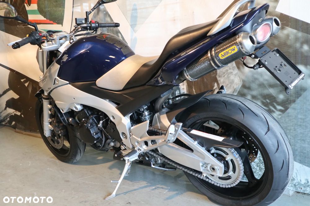 Suzuki GSR - 7
