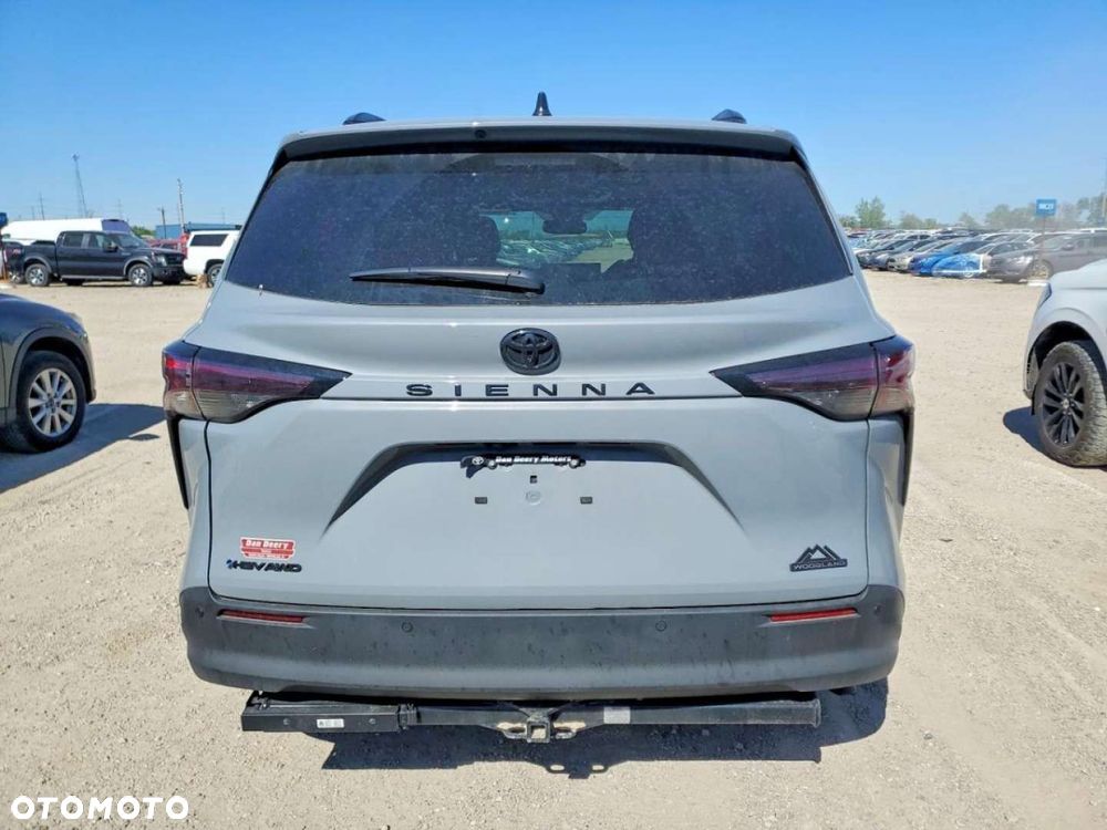 Toyota Sienna - 6