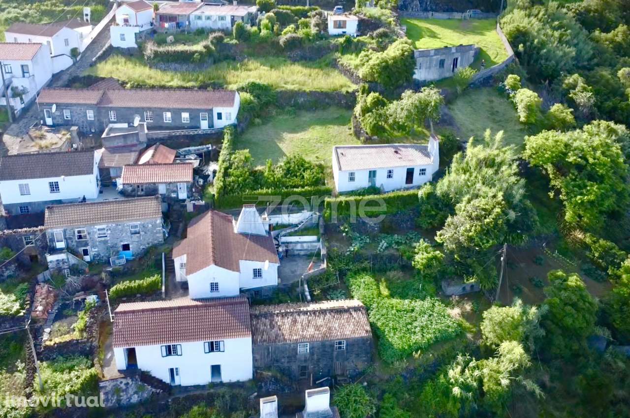 Moradia T4 com Vista Mar e Terreno Amplo em Ribeiras, Pico - Grande imagem: 3/24