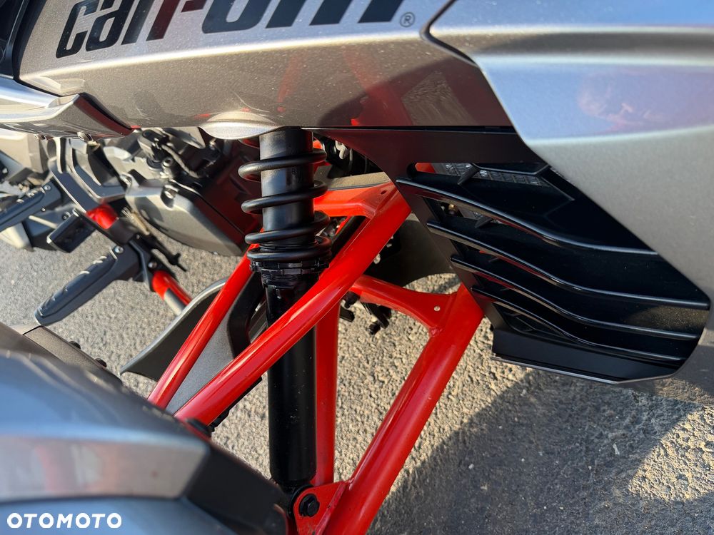 Can-Am Spyder - 18