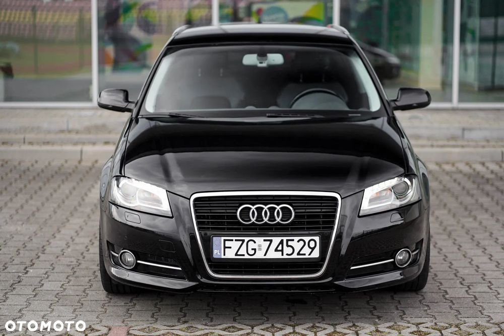 Audi A3 Sportback 1.6 TDI S line Sportpaket - 9