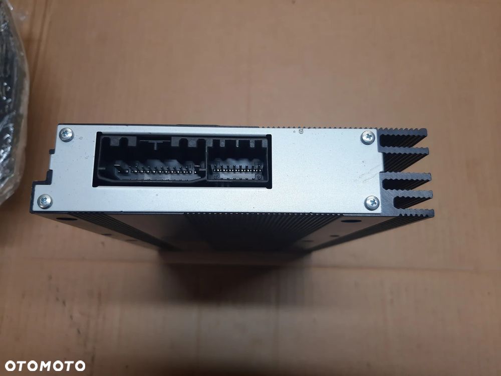 Thema II wzmacniacz audio Chrysler 300C II Lancia - 2