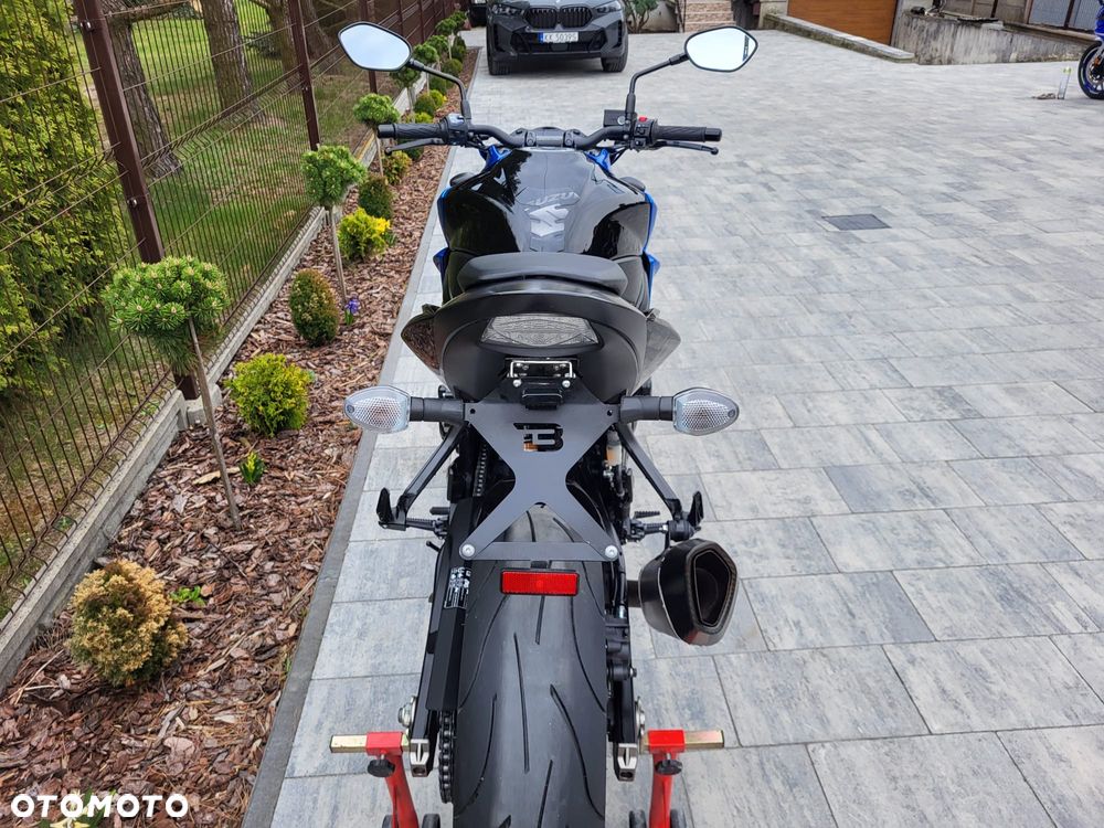 Suzuki GSX - 13