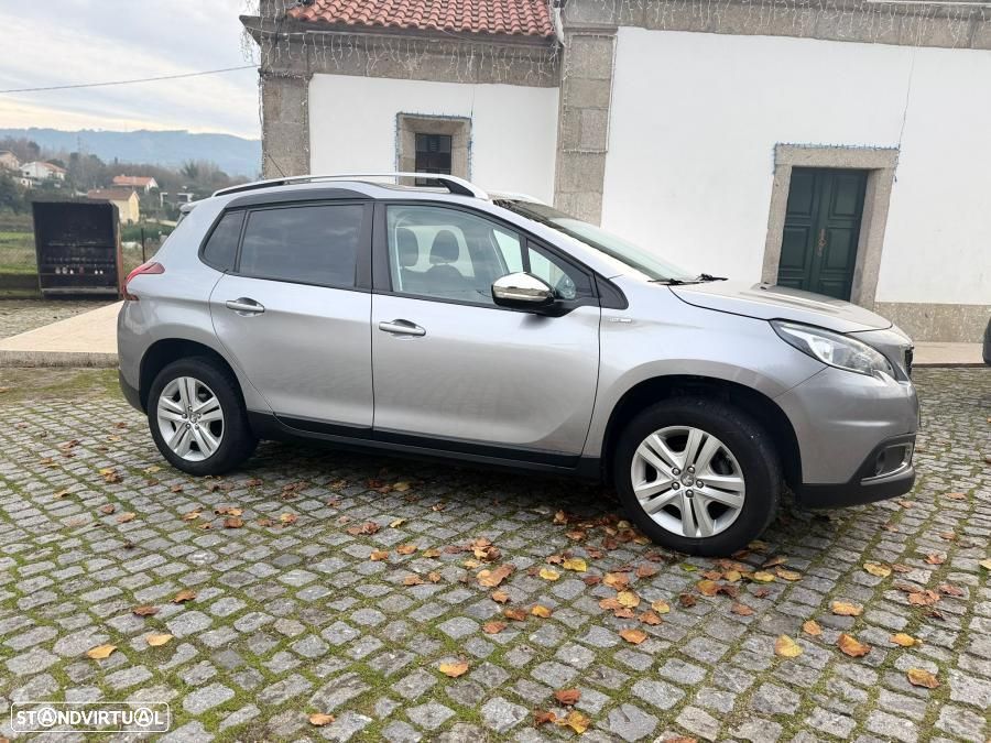 Peugeot 2008 1.2 PureTech Style - 3