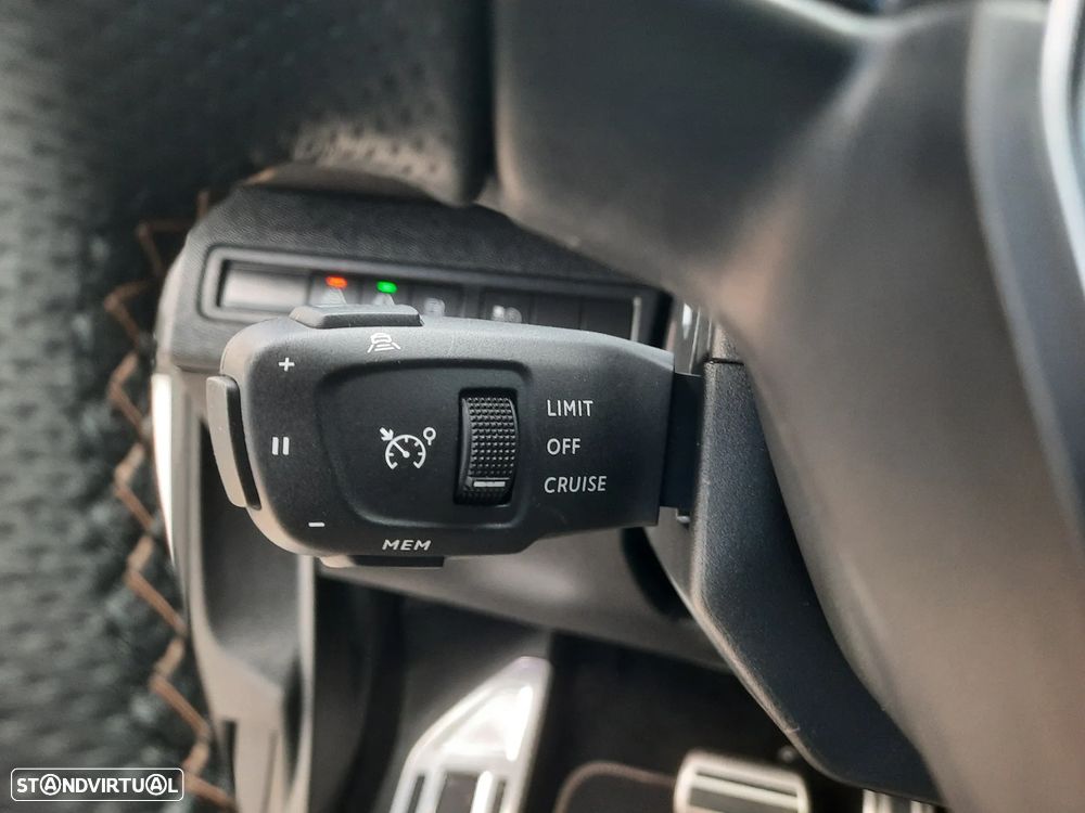 Peugeot 3008 1.6 Hybrid4 GT Pack e-EAT8 - 28