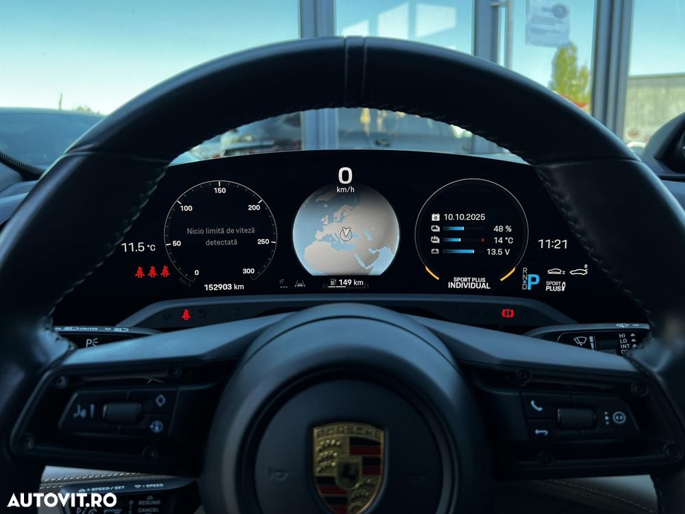Porsche Taycan - 16