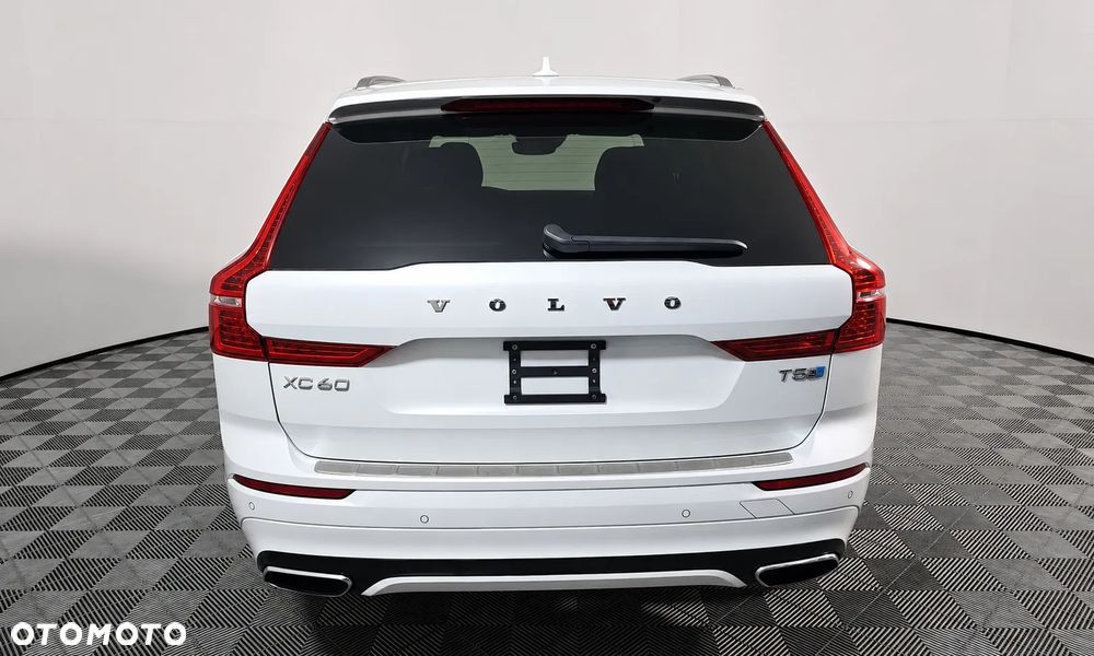 Volvo XC 60 T5 R-Design - 6