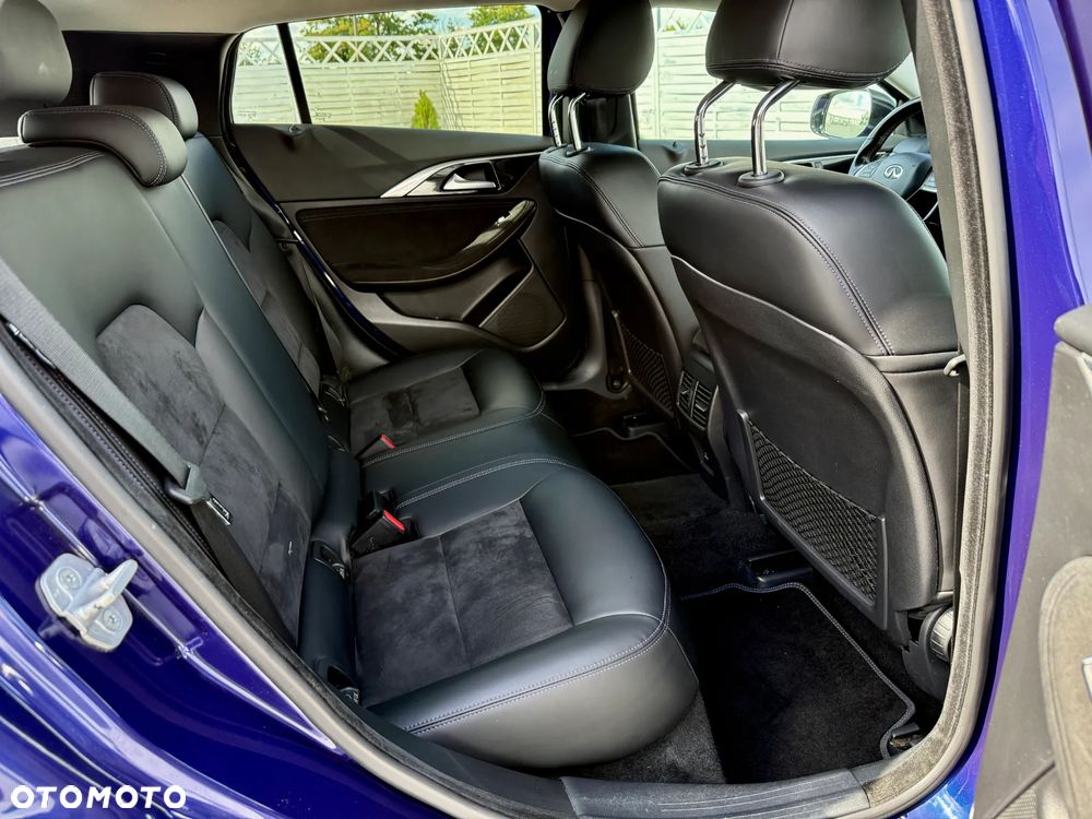 Infiniti Q30 1.6t Premium Tech - 19