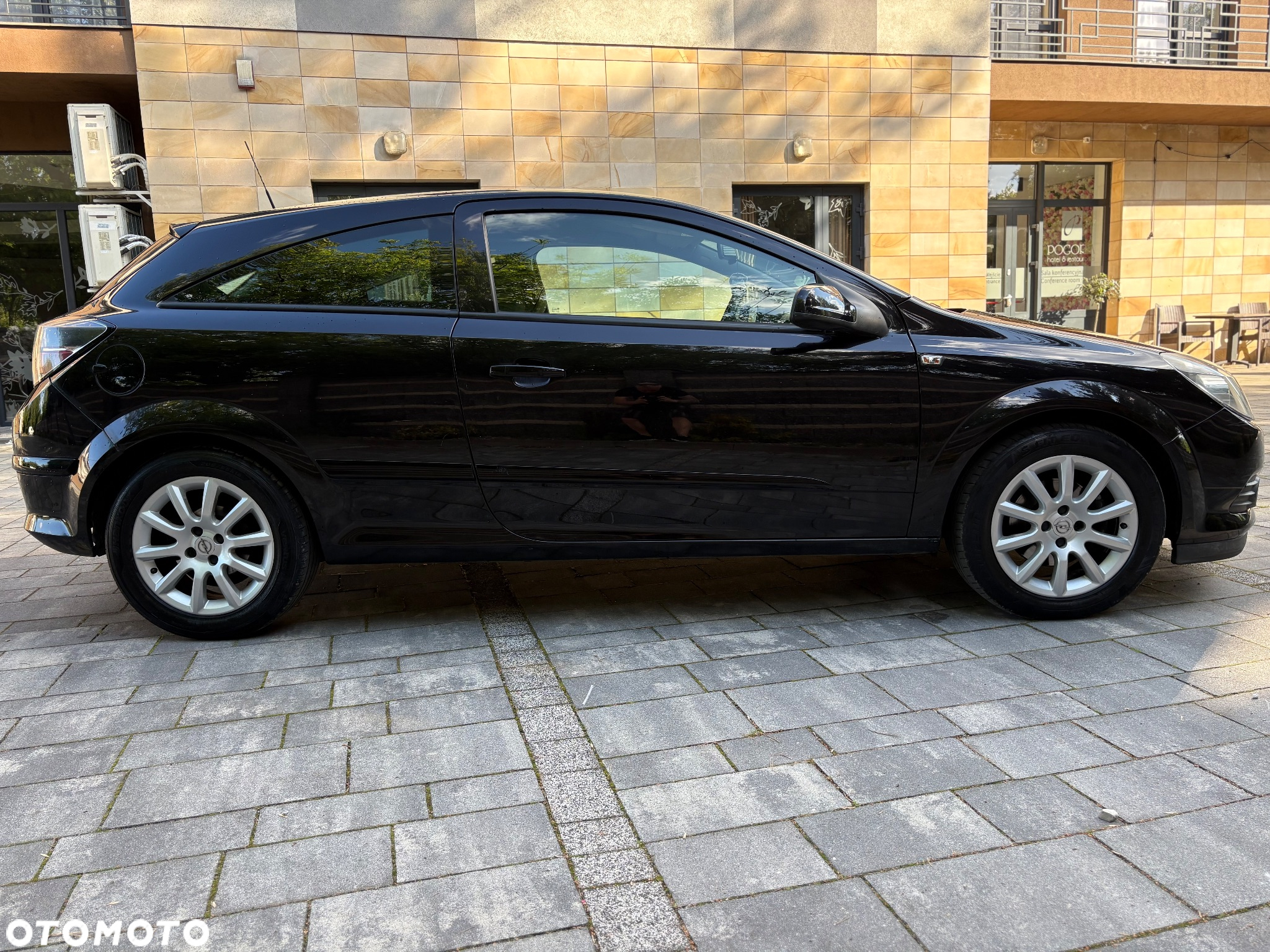 Opel Astra GTC 1.6 - 9