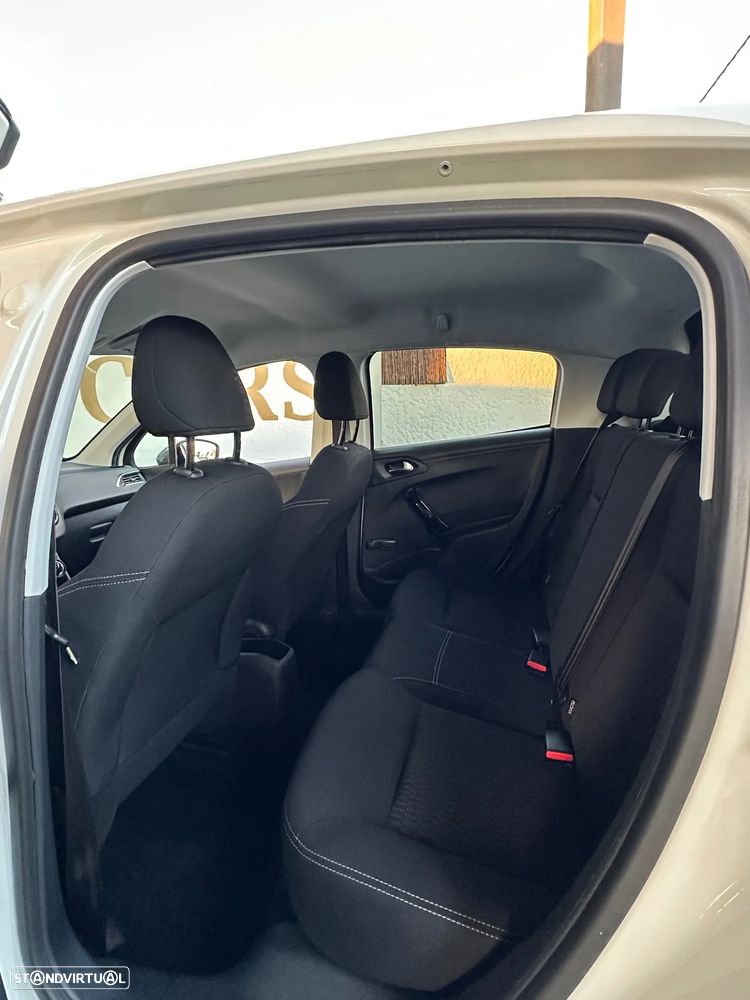 Peugeot 208 PureTech 82 Style - 10