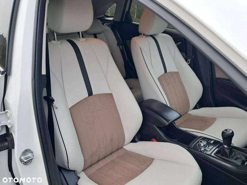 Mazda 3 e-SKYACTIV-G 122 M HYBRID EXCLUSIVE-LINE - 8